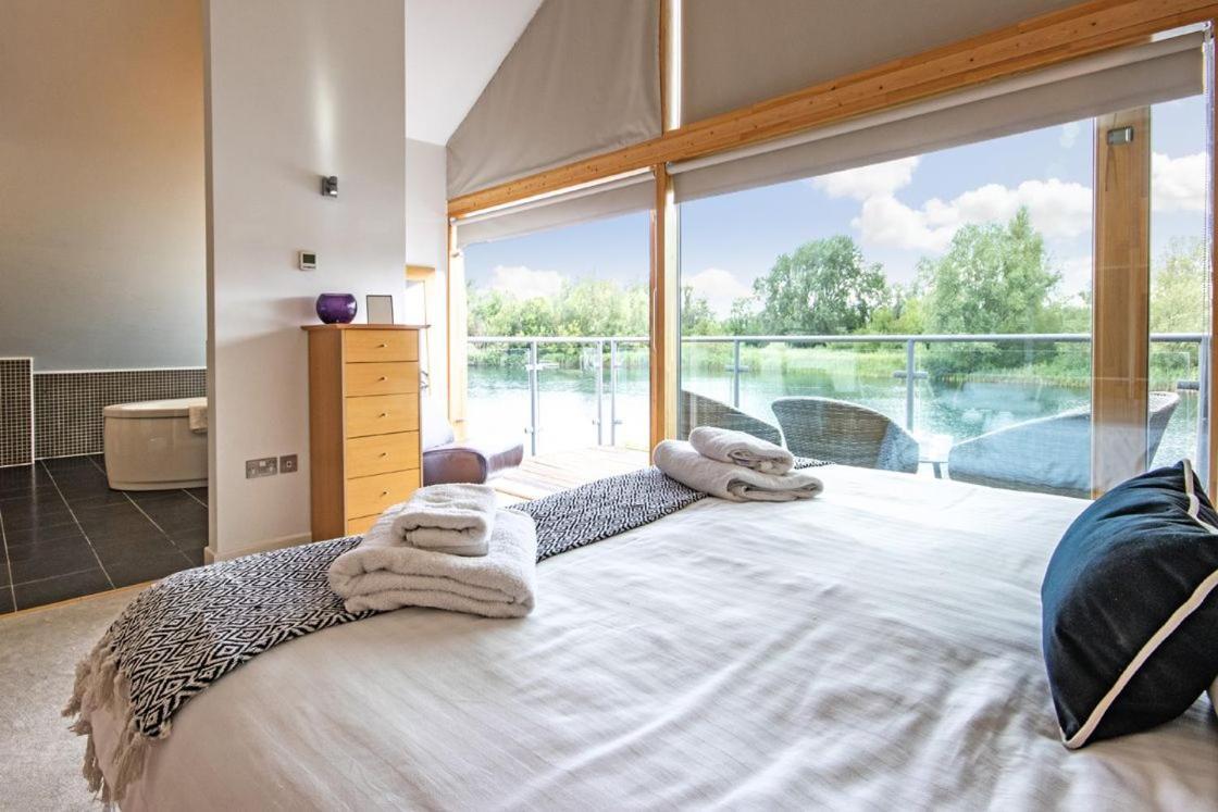 Waters Edge 04, Waterside Lodge P サウス・サーニー エクステリア 写真