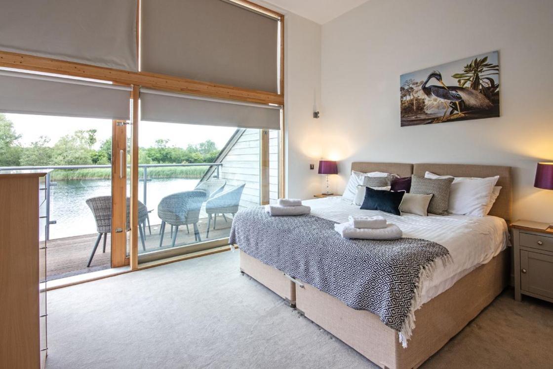 Waters Edge 04, Waterside Lodge P サウス・サーニー エクステリア 写真
